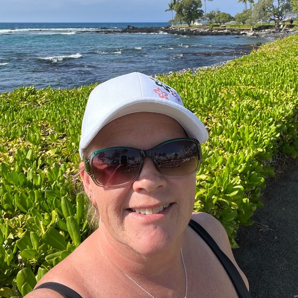 Meet your Posher, Lisa - Picture 2 of 2